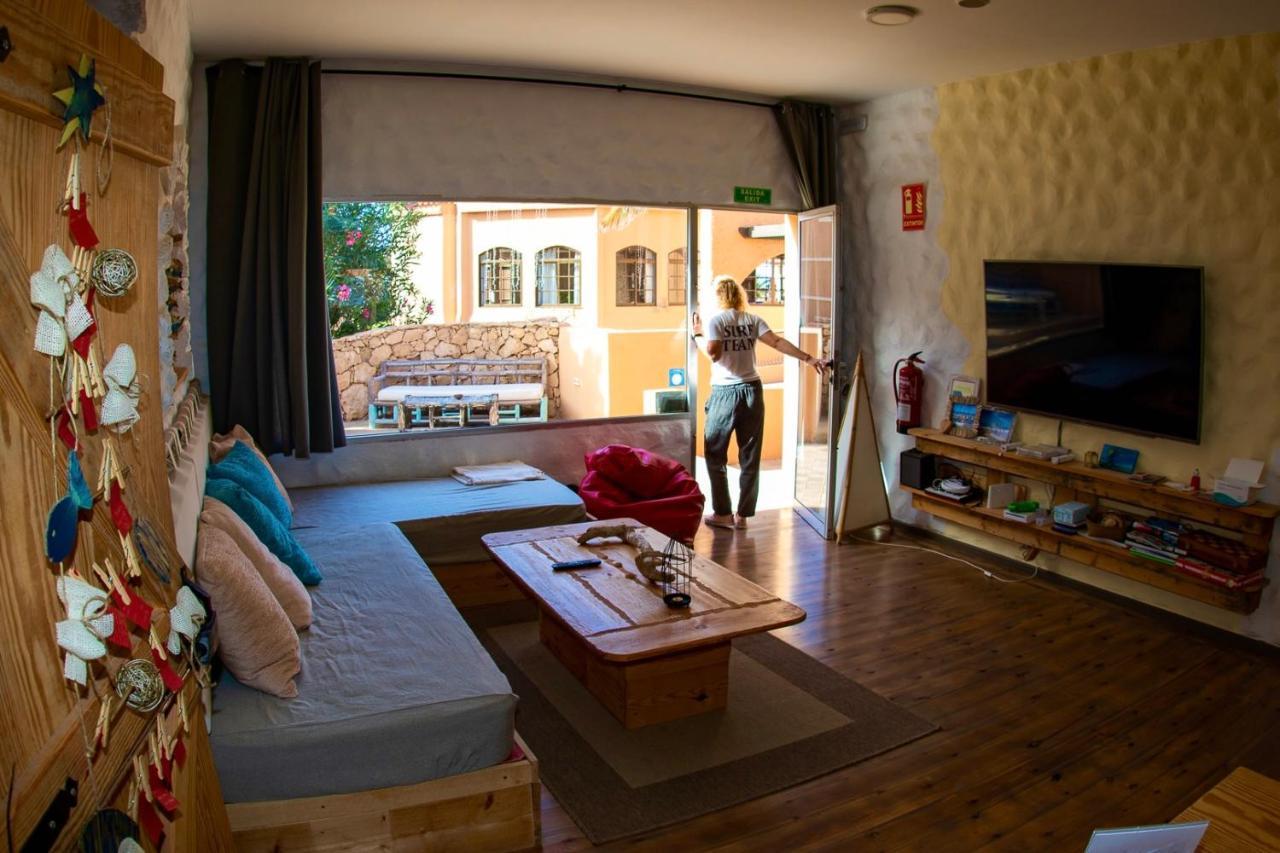 Wellenkind Surfschool Hostel La Pared  Buitenkant foto